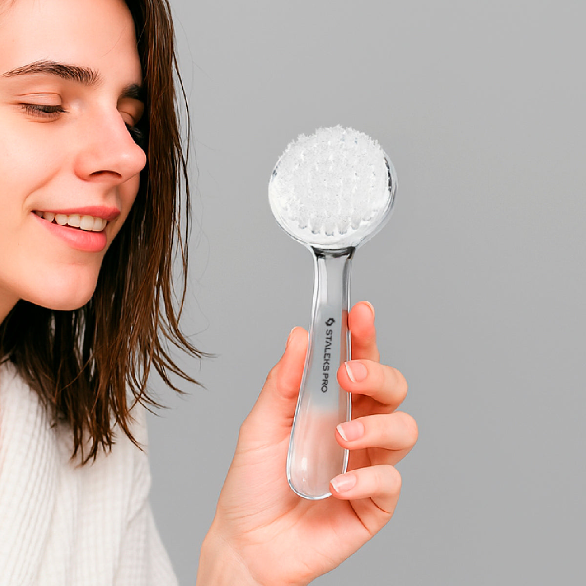 Manicure brush EXPERT 01 for dust removal (with cover)