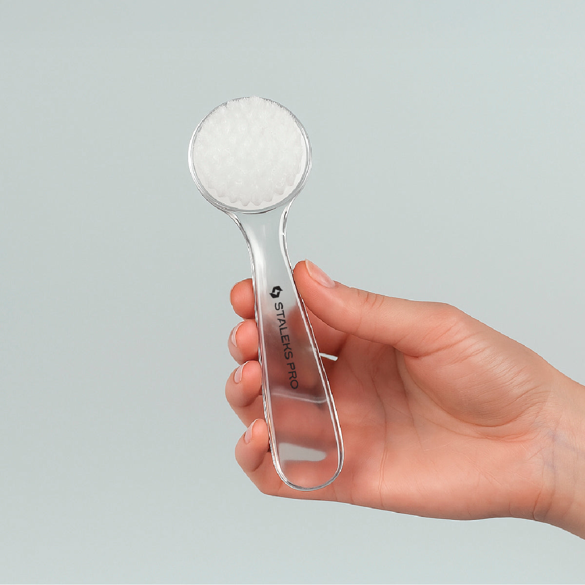 Manicure brush EXPERT 01 for dust removal (with cover)