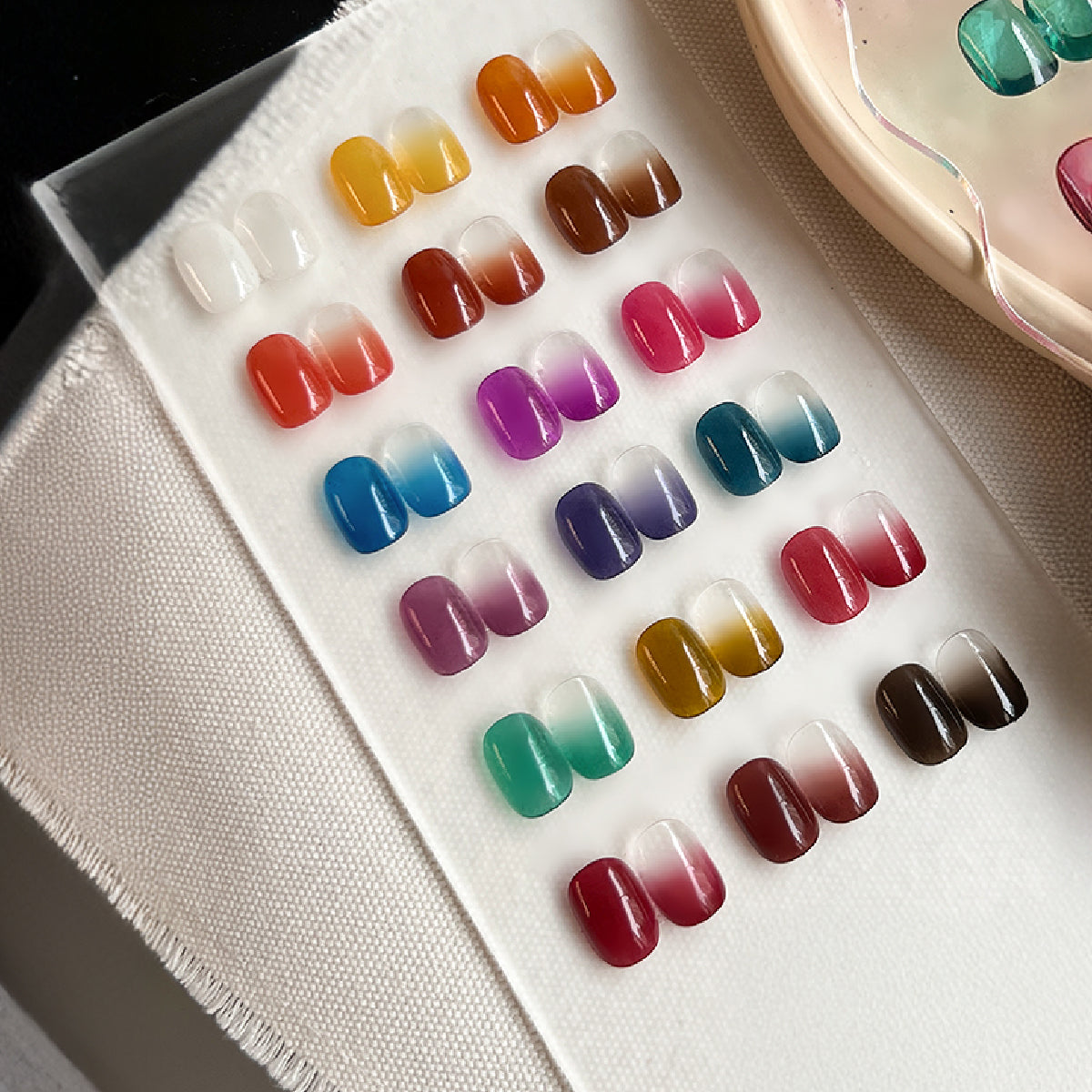 Nail & Yolly Antique Glaze Drawing Gel Palette / 18 Colours