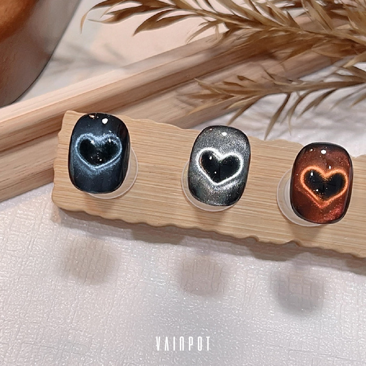 Heart Shape Cateye Magnet Tool