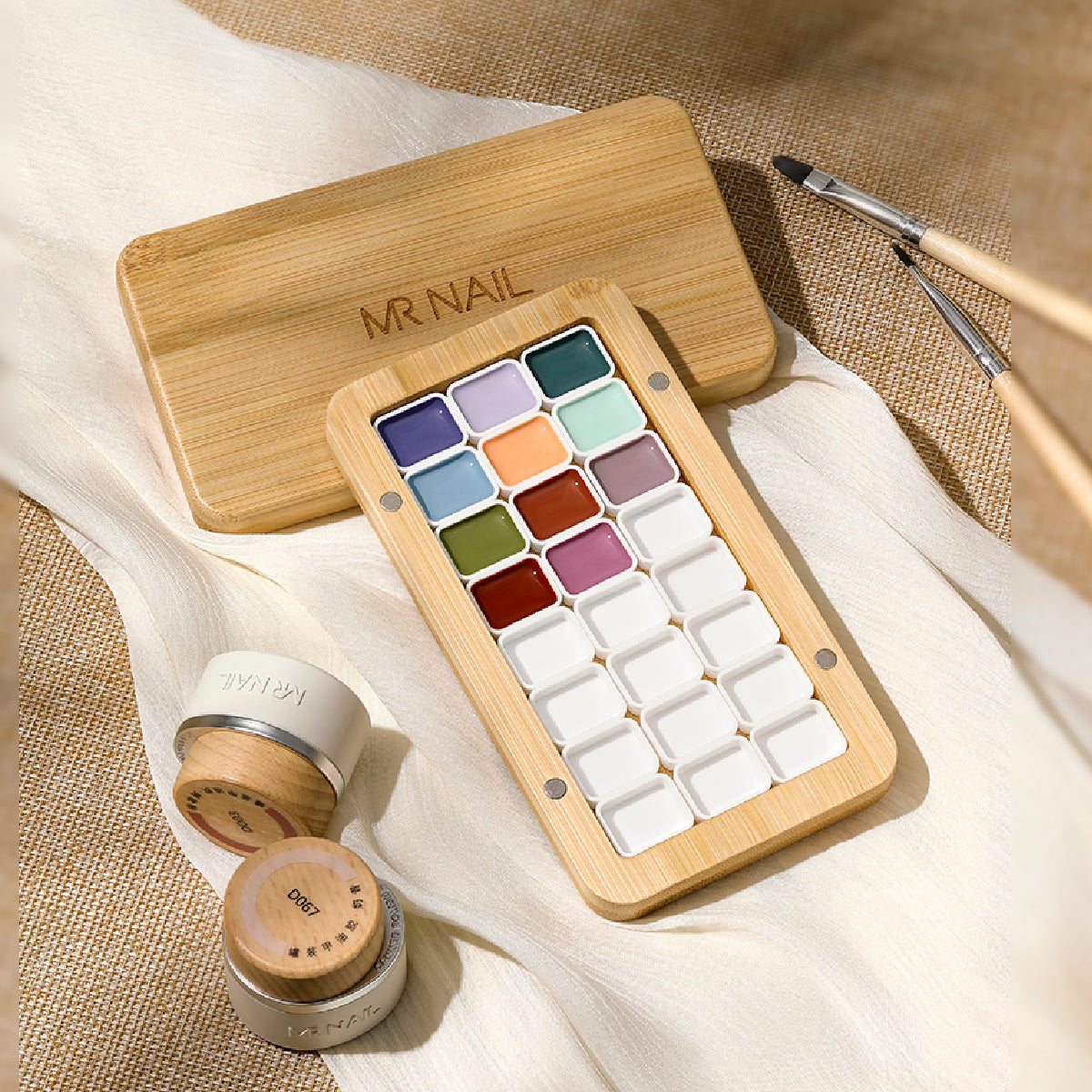 Wooden Painters Mixing Palette / 24 Wells